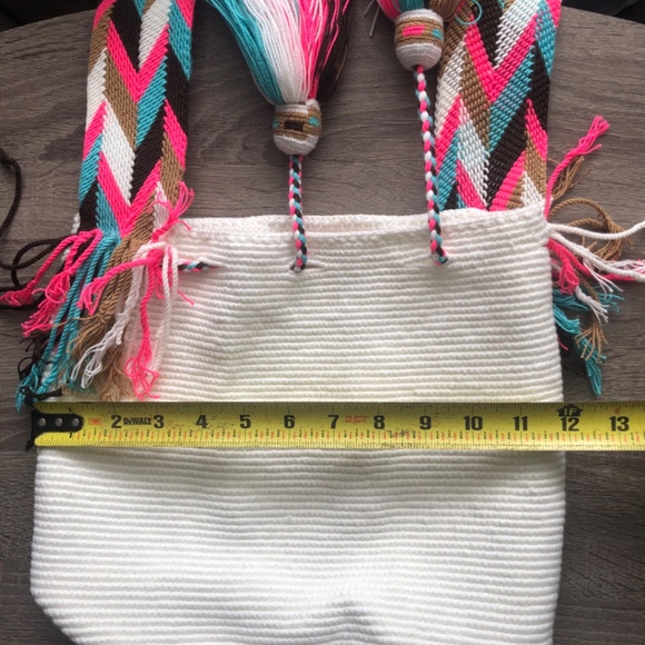 Authentic Wayuu bag/ Mochila Wayuu/ cream color/ multicolored strap/ Size M - Picture 9 of 11